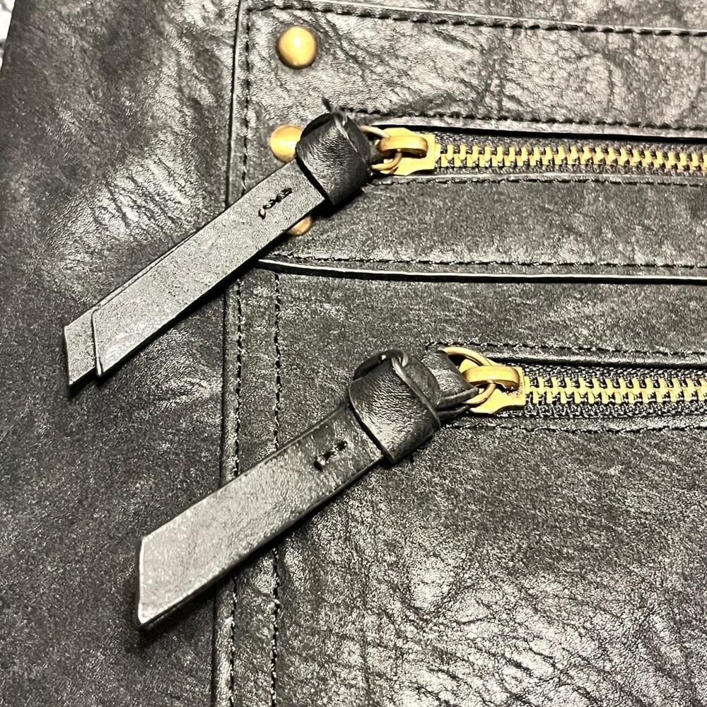 Bueno Black Leather Shoulder Bag - Picture 3 of 11